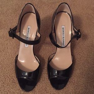 New Manolo Blahnik Black high heel shoes.
